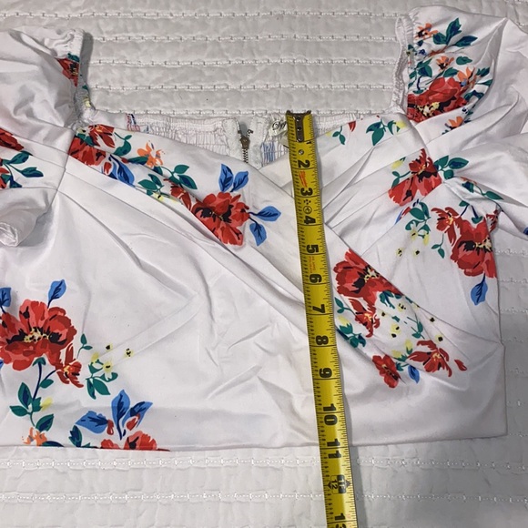 WHITE FLORAL CROP BLOUSE - Picture 5 of 7